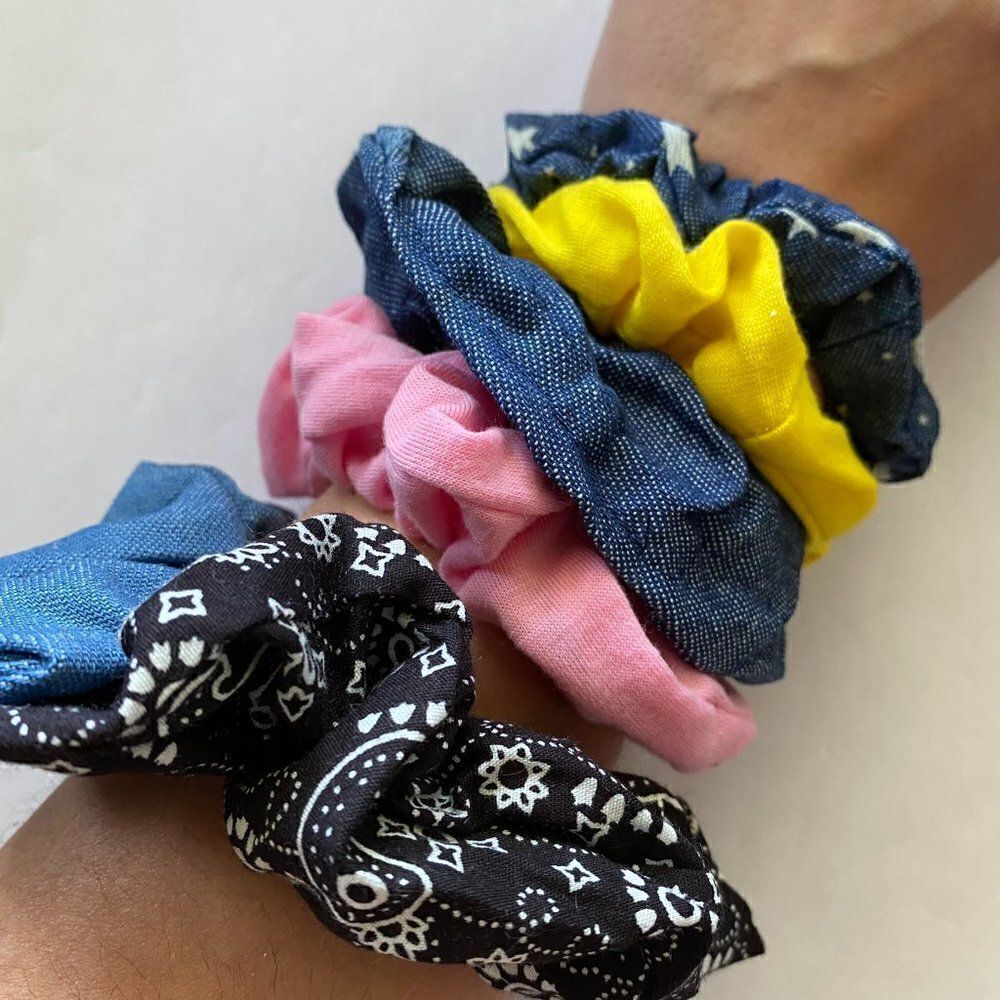 𝅺Set of 5 Scrunchies - Black White Print Neon Denim